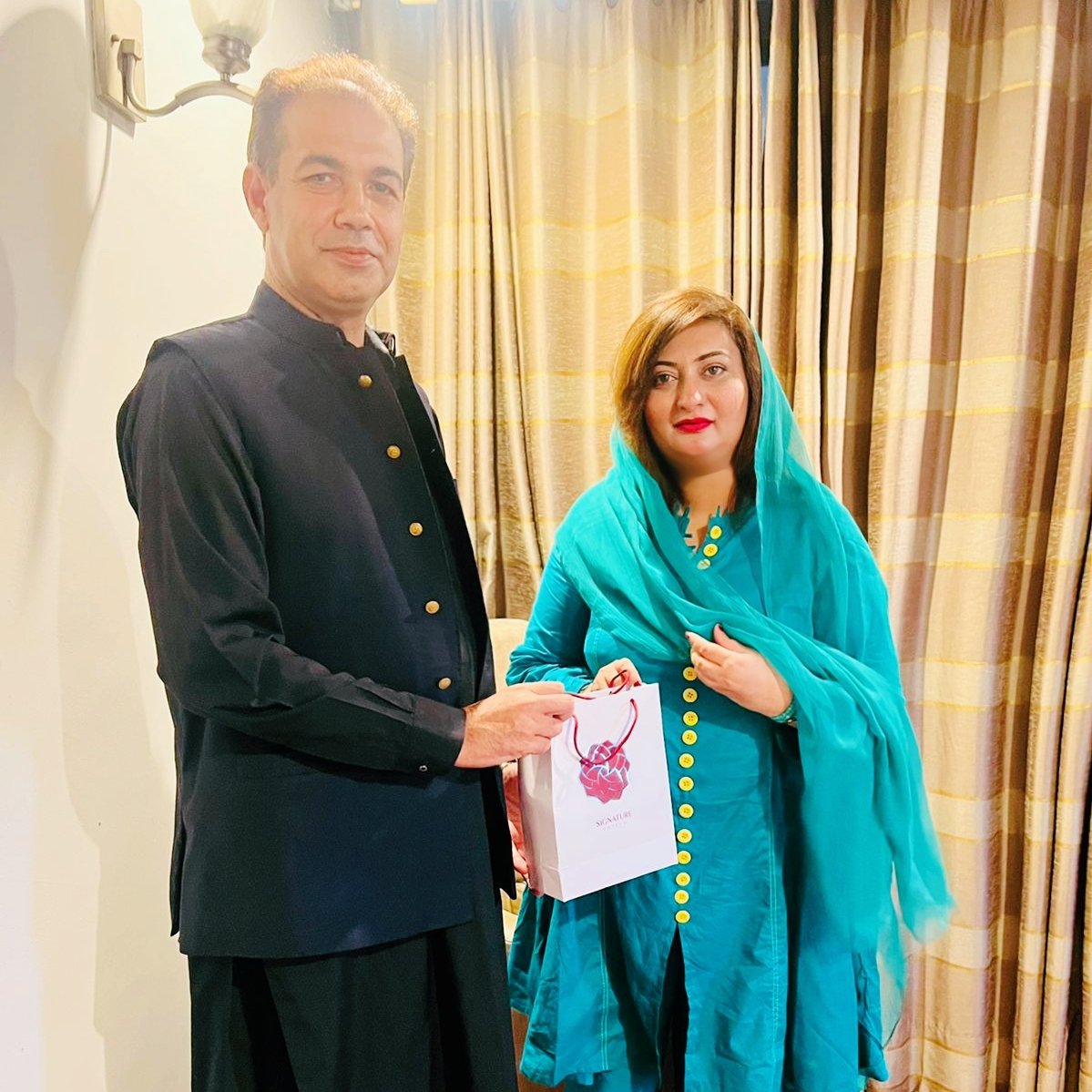 AmnaKhanPMLN's tweet photo. Nice Meeting with Youthwing President PMLN 
@Alikhanyzai
#SignatureHotels 
#j7group 
#Hospitality https://t.co/h7Y5aUXwo6