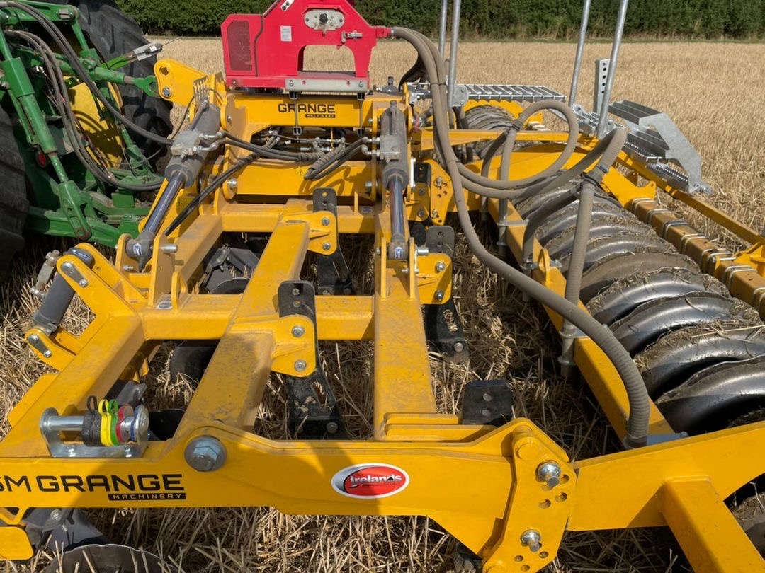 KWSUKLtd's tweet photo. Drilling KWS Campus in Lincs.🚜​

Alex Armstrong, "We like its vigorous growth which we are finding especially important with getting a crop established before flea beetle and also with the lack of moisture this year."

KWS Campus, the #seedwithspeed 💨 https://t.co/e8Ruq6A1ZN