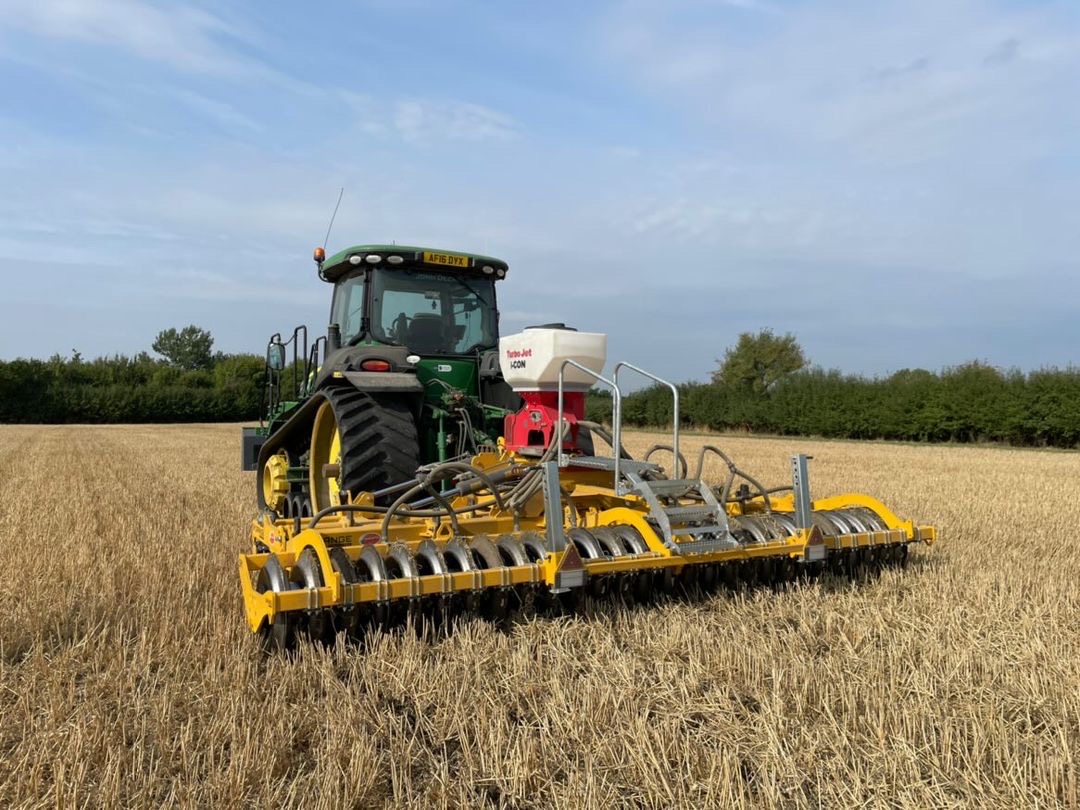 KWSUKLtd's tweet photo. Drilling KWS Campus in Lincs.🚜​

Alex Armstrong, "We like its vigorous growth which we are finding especially important with getting a crop established before flea beetle and also with the lack of moisture this year."

KWS Campus, the #seedwithspeed 💨 https://t.co/e8Ruq6A1ZN