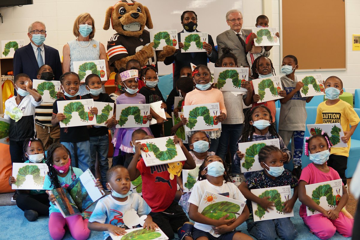 EastCleSchools's tweet image. Cardinal Nation--it might only be four days...but let&apos;s have a great week.  

Last week, @Caledonia_Elem  hosted a visit from Mrs. Fran DeWine where she read &quot;The Very Hungry Caterpillar.&quot;  Friday, teachers and admin took PD on implementing Kickboard through @MyPowerSchool