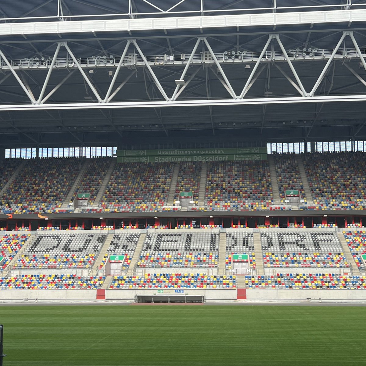 Hello Düsseldorf! 💛🖤

Welcome to Germany as we celebrate 1 Year To Go to the #InvictusGames Düsseldorf 2023! 

#aHomeForRespect #1Y2G #IG23