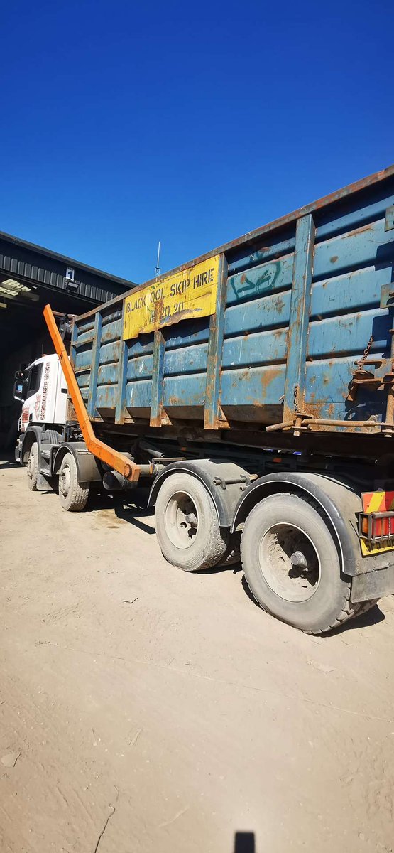 #TinkeringTuesday 
Our Mechanic workshop is busy busy busy this week
👨‍🔧
Our apprentice Logan still working hard learning the ropes from the guys in the workshop.💪
#apprentice #skiphire #mechanic
