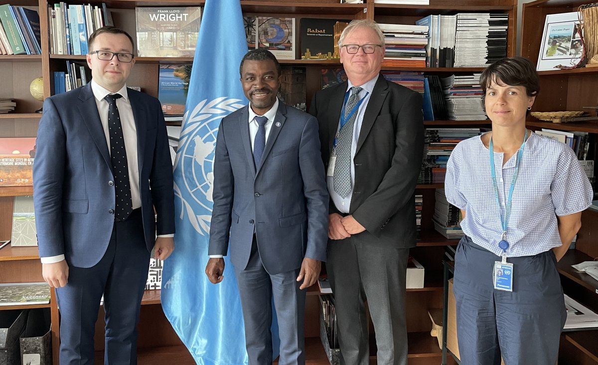 Deputy PD of 🇧🇾 to @UNESCO Kiryl Hrusheuski met with Director of the UNESCO #WorldHeritageCentre Lazare Eloundou Assomo. The two sides discussed directions for further bilateral cooperation on current issues, including the state of conservation of the property #BialowiezaForest