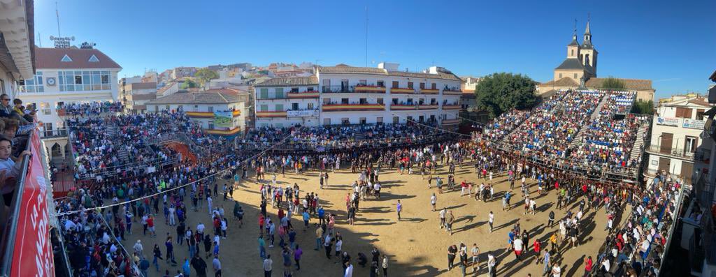 AlbertoEscri's tweet photo. Un pueblo entregado a su cultura y tradición. 

Sin complejos y con orgullo.

Arganda del Rey. https://t.co/JO8tSSAYx9