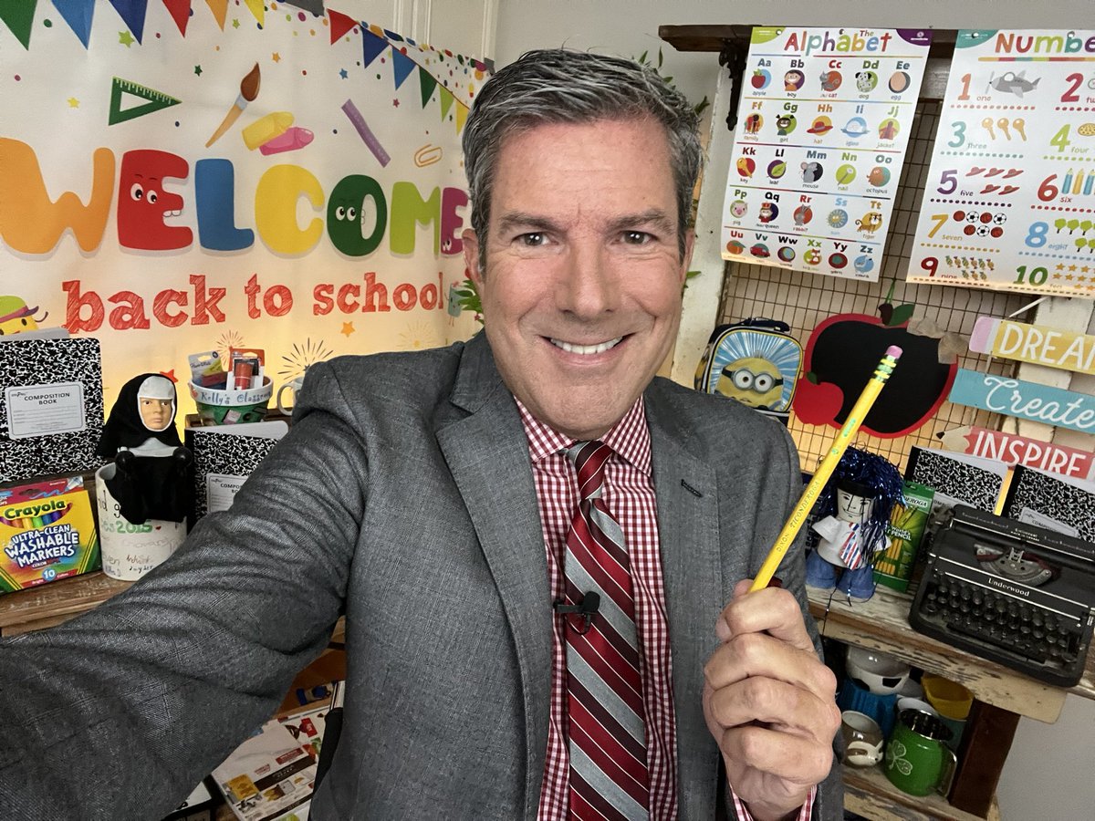 BobKellyFOX29's tweet photo. #KellysClassroom is ready for the students. Another round of schools go back today, more on Wednesday and Thursday. Who was your favorite teacher? https://t.co/p8NnOeqXk9