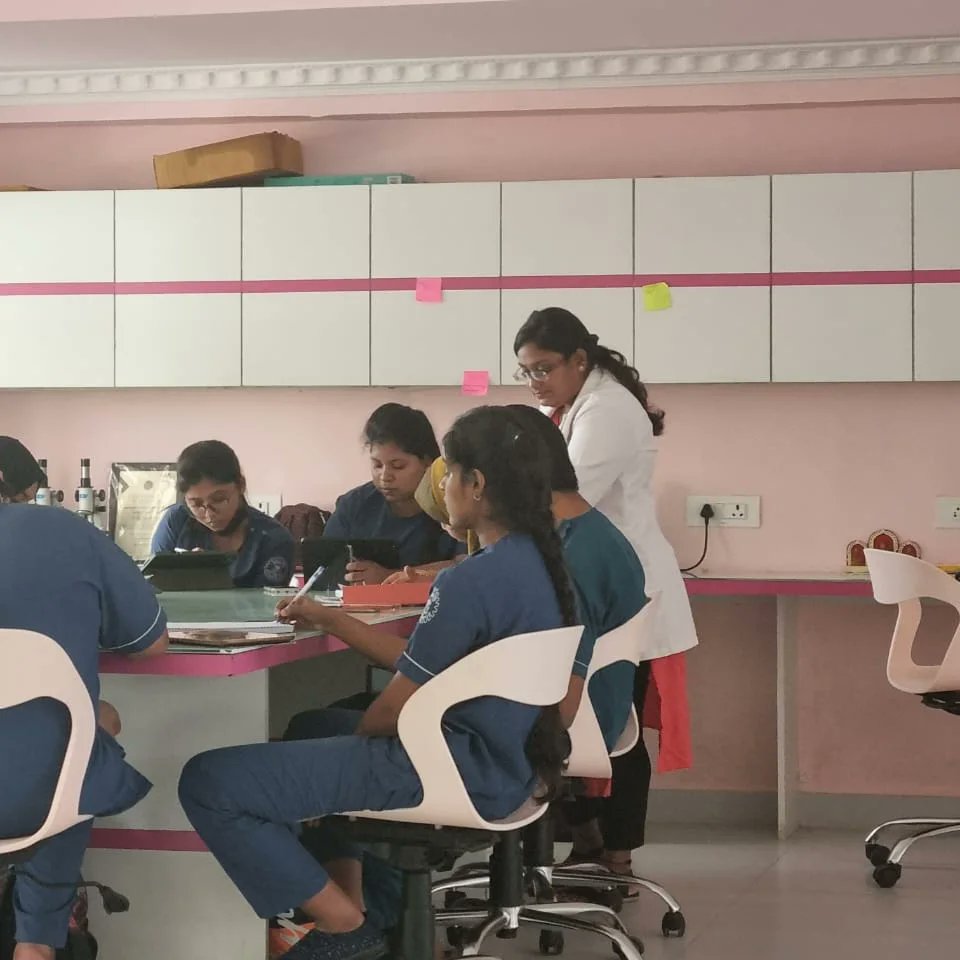 SdcForensic's tweet image. &quot;The sweetest smiles hold the darkest secrets&quot; 

Students of 2nd year BDS performing Lip print procedures and discussion was conducted. 

#sdc #sdcforensic #saveethaforensic #lipprint #handsonlearning #forensicodontology