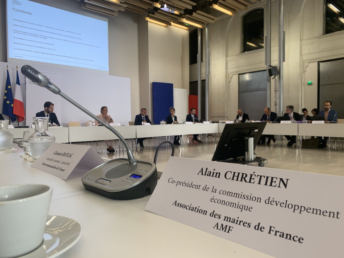 Réunion sur les #darkstores au ministère de la transition écologique, mieux réguler pour protéger les riverains <a href="/l_amf/">AMF | Association des maires de France</a> et <a href="/davidlisnard/">David Lisnard</a>  sont mobilisés sur ce sujet.