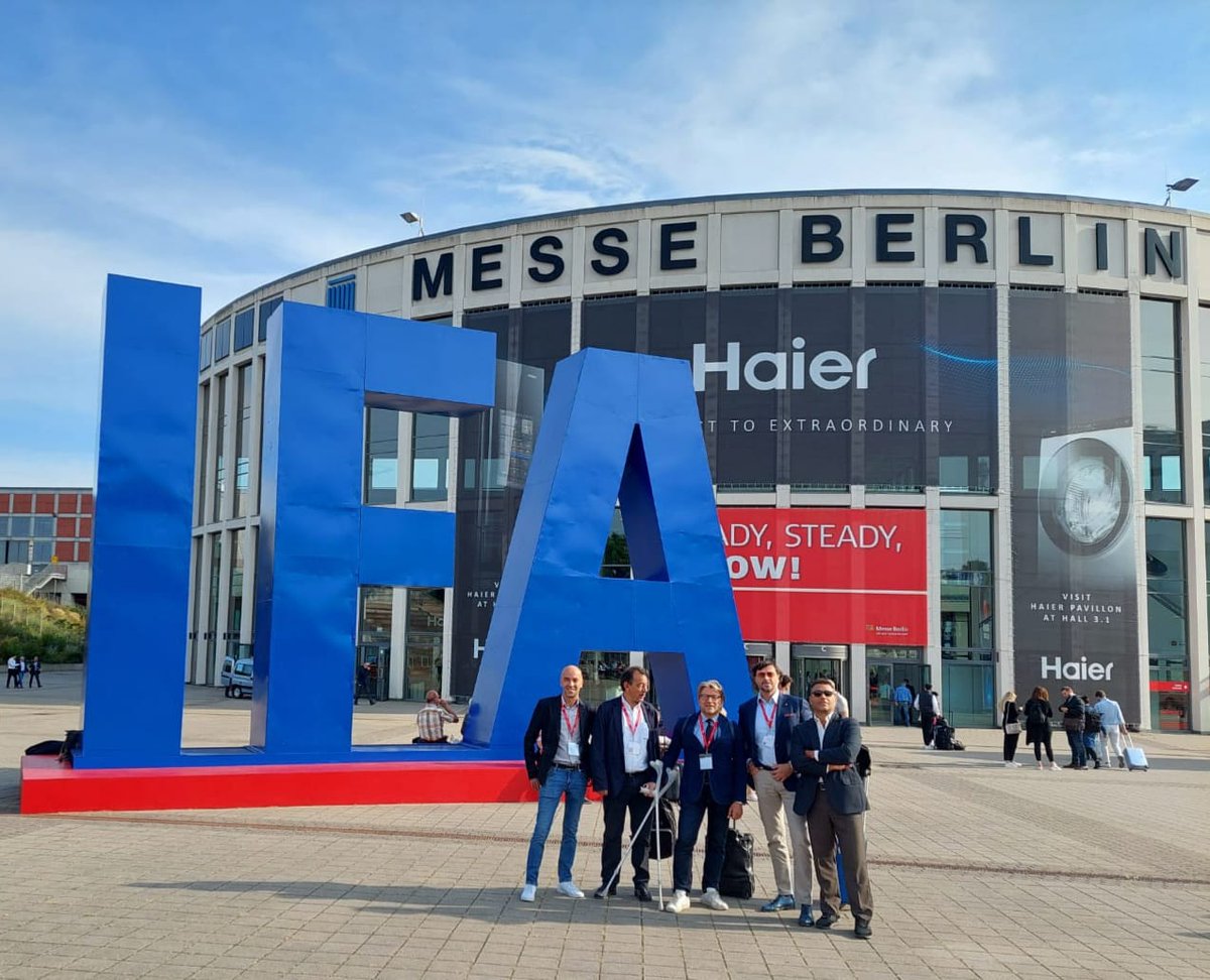 BusinessCo_'s tweet photo. La forza vendite e marketing di Business Company all'#IFA2022 #technology  @IFA_Berlin @antonluca_cuoco READY, STEADY, SHOW! https://t.co/ykMgAxB1xR