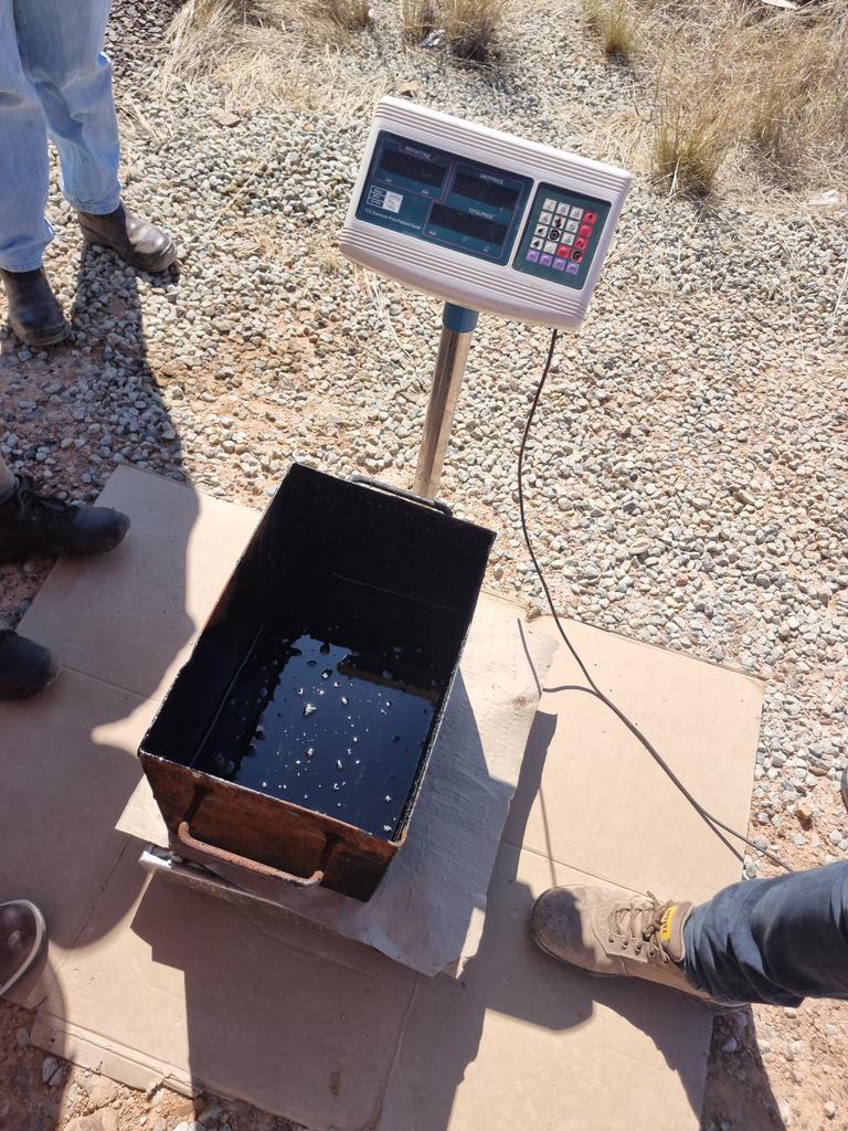 cornedupreez1's tweet photo. The #BucketTest before the Contractor can start to Prime. https://t.co/7w3brVPBJC