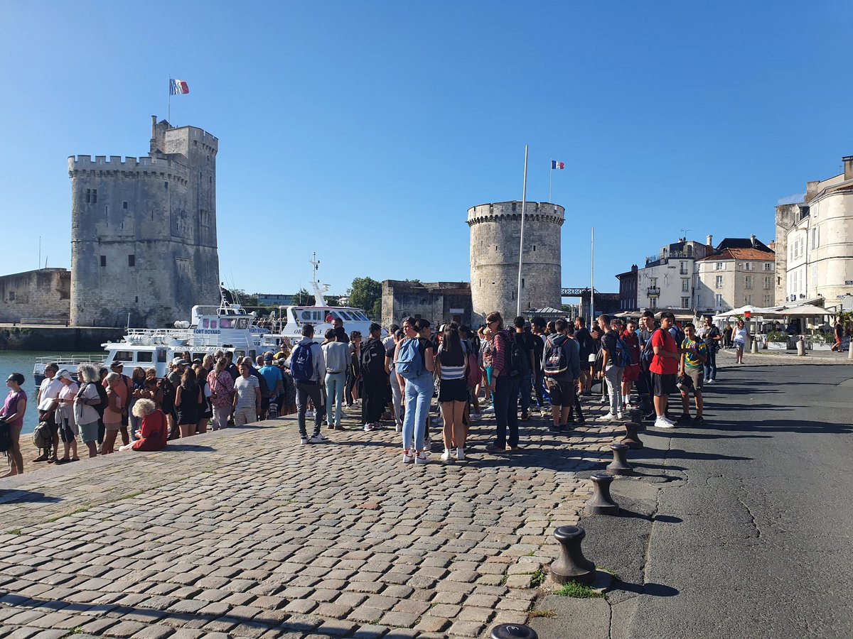 dom67a's tweet photo. Première action des cités éducatives  : 240 élèves et 62 personnels du collège  Pierre Mendes France en partance pour une journée d'integration et de cohésion sur l île d'Aix. Le sourire est sur toutes les lèvres! @DSDEN17 @PMF_LaRochelle #citééducative @AggloLR @Prefet17 https://t.co/GxT1ojv3gH
