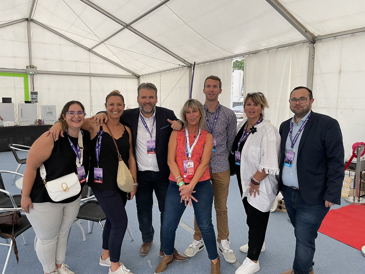 LudovicCourquin's tweet photo. C’était l’événement de la rentrée ! Le #CarrefourDeStars #ChampagneFM à la #FoireDeChâlons avec #Soprano #KeenV #ClaudioCapeo #Mentissa #SoundOfLegend 🔥 • @RosselRadioFR @RosselRadioPub @champagnefm @foiredechalons @LesIndesRadios @Sirti_radio bravo à toute l’équipe. https://t.co/R36eTjORTN