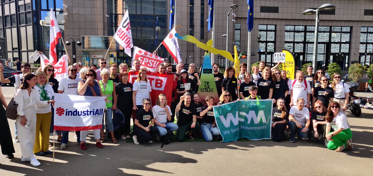 ECCJorg's tweet photo. 🔴 BREAKING: Today we’re joining 100+ groups to demand rules to hold businesses accountable. 

We set up ‘scales of justice’ in Brussels to ask EU diplomats to guarantee justice for people harmed by big, bad business.  

#JusticeNotProfit 
#HoldBizAccountable https://t.co/6wxaCMDjxh