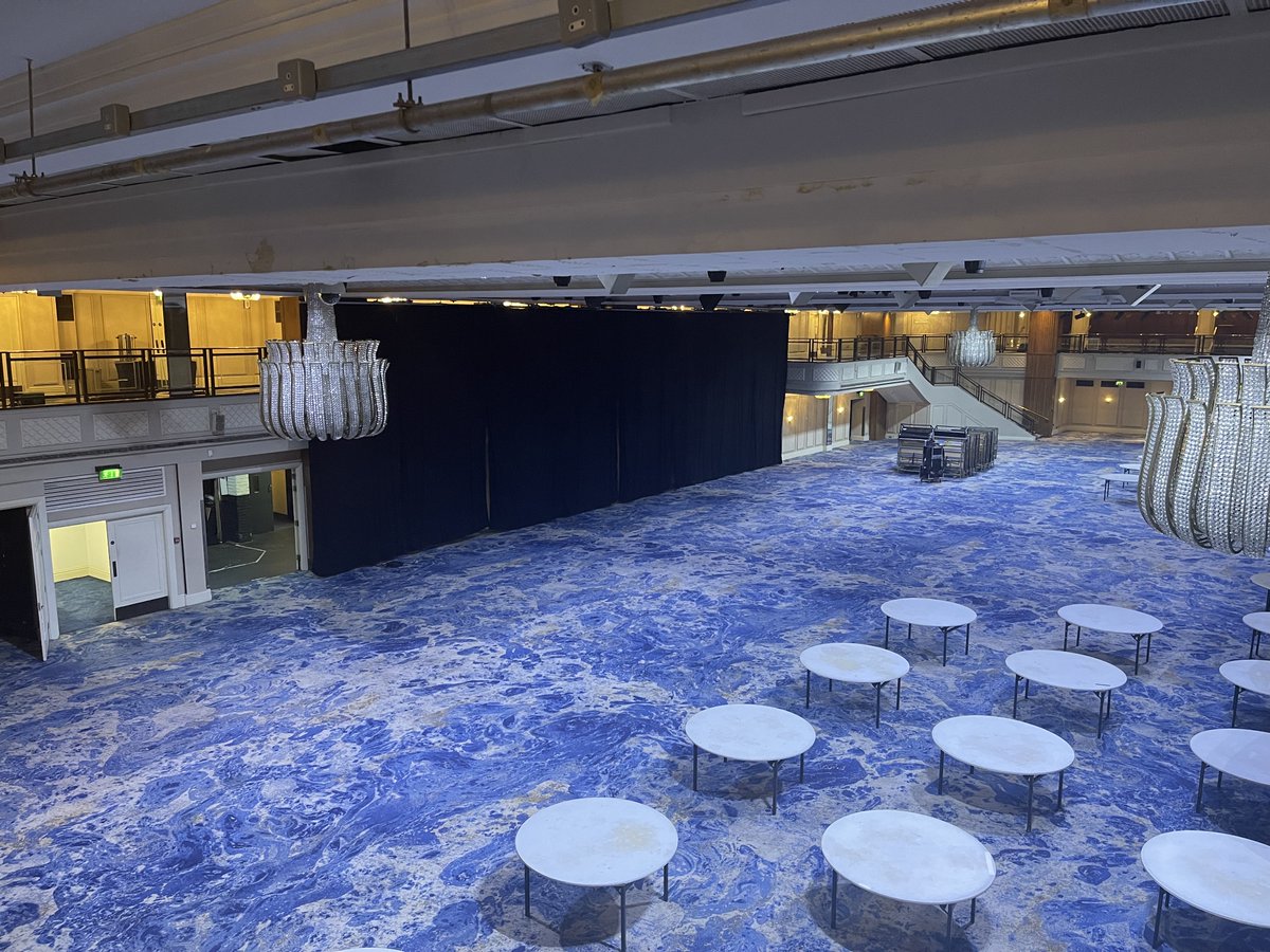 vive_events's tweet photo. Trust the process💫 It's always incredibly satisfying to see the transformation from a bare room to a full production set up and the 2022 Credit Awards was no exception!

@Credit_Strategy  @FICO @Grosvenor_House  #CreditAwards #eventproduction #wemakeevents #eventprofs https://t.co/Azp9S7I1Io