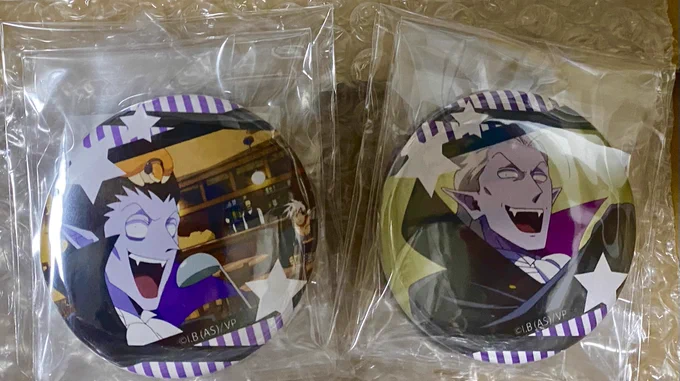くじの届きましたわー!アクスタにっぴき揃わなかったドちゃ中々来てくれないのよねでも○クッション当たったから嬉しい!そして缶バッジ親子、そっくりですね 
