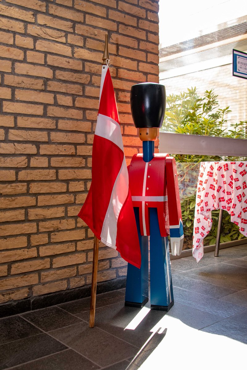NATOJFCBS's tweet photo. 🇩🇰Danish and international colleagues at JFCBS celebrated Danish Flag Flying Day #flagdagen to commemorate Danish soldiers who been deployed overseas.  

Danish soldiers currently contribute @NATO Battlegroups in both 🇱🇻 and 🇪🇪.

#WeAreNATO

📓 more ⤵️
https://t.co/QIm0Y3pwEg https://t.co/GkFGachzzm