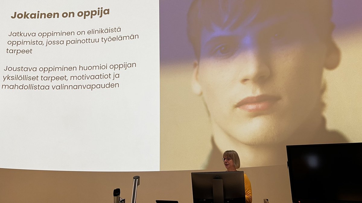 VAMKtweets's tweet photo. Digivisio-Roadshow on saapunut Vaasaan! Digivisiossa kaikki suomalaiset korkeakoulut rakentavat yhdessä oppimiselle tulevaisuutta kehittämällä mm. jatkuvasti digipedagogiikan keinoja. @digivisio2030 #digivisio2030 #digipedagogiikka #oppijat #joustavaoppiminen
#jatkuvaoppiminen https://t.co/6rjytrOmlm