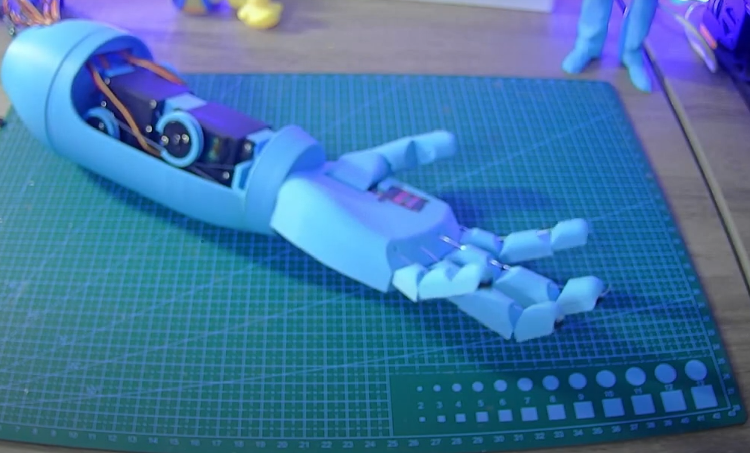 futuranet_it's tweet photo. Se siete appassionati di #robotica dovete assolutamente guardare il nuovo video di Dario Ciceri, dove spiega quali sono i componenti necessari per costruire un #robot, quali motori, sensori, schede ecc.
https://t.co/IBDJjnyjHJ
#rover #elettronica #elettronicain #arlok https://t.co/55uyPhrskr