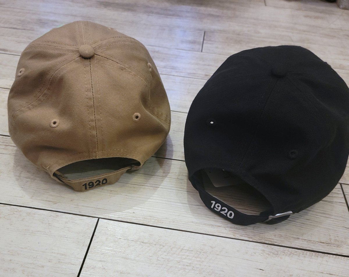 BEEHIGHSHOP's tweet photo. ニューエラの新作キャップか入荷！
浅めでキレイなシルエットのカジュアルクラシック。
シンプルなロゴデザイン。
プライス:4180円
ぜひ店頭でチェックしてくださいね♪
皆様のご来店を心よりお待ちしています(^^)

#newera#ニューエラ #愛知県 #岡崎市 #岡崎市セレクトショップ #ビーズハイ #beeshigh https://t.co/pa6av9fOqu