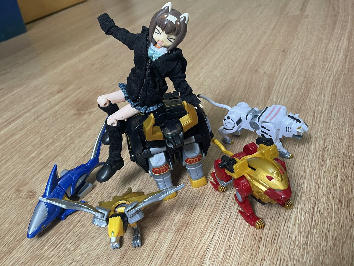 Rinnozetsubou's tweet photo. พักนิ้วมือสักวันสองวัน จุดขยับกดให้เข้าล็อยากมาก เจ็บมือไปหมด #ガオキング #gaoking https://t.co/0O3PtNKbNF