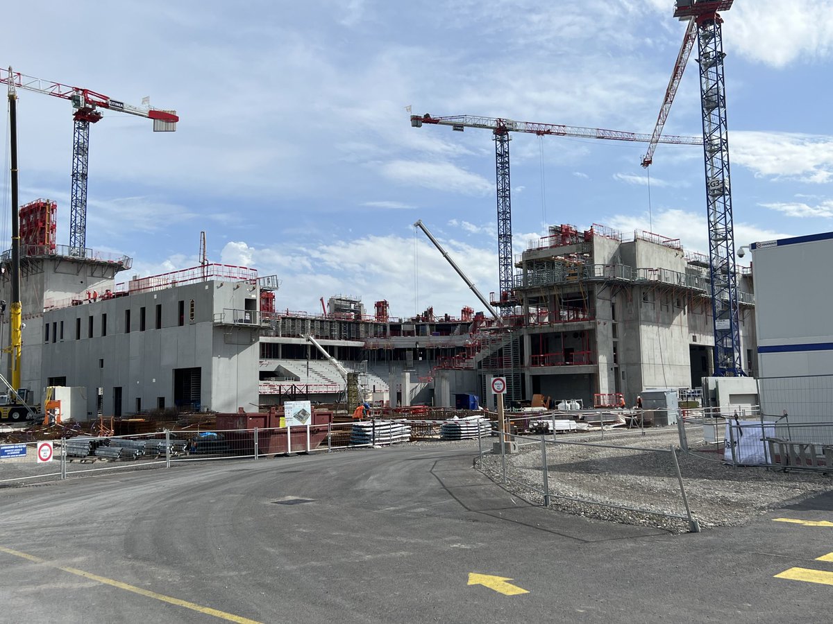 ECharnavel's tweet photo. Pose du premier siège de la future LDLC Arena. 👏👏 https://t.co/13oLeGj78y