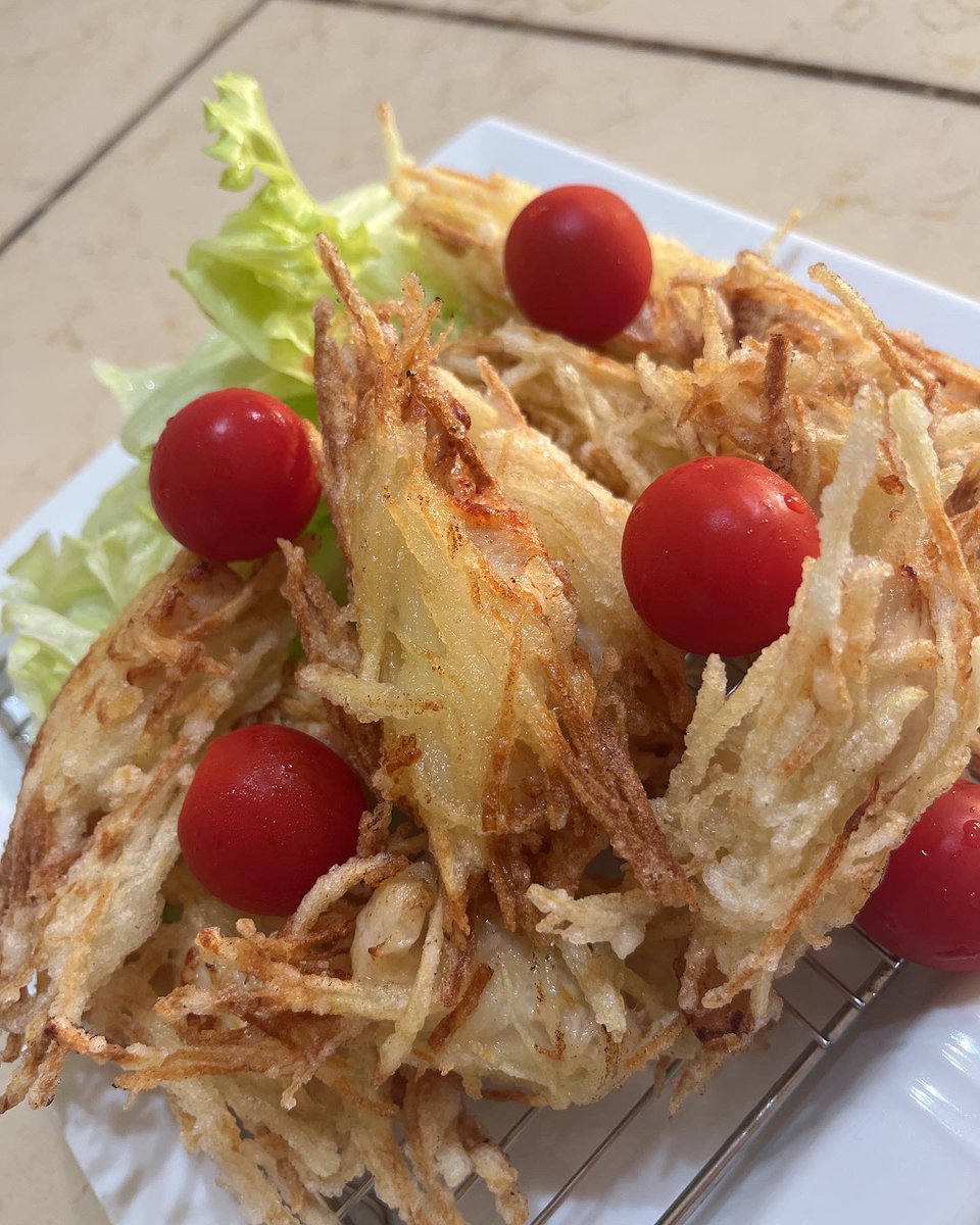 h_c0911's tweet photo. 本日はちーくんの誕生日
16歳だってさーw
しかし今日から期末テストだから
お祝いご飯は落ち着いてからでいいとw
智絵からは洋服。
最近うるさいのよねーw
ご飯はリクエストでめんどいやつ…
#happybirthday 
#myson
#september6th2006
#examinationweek
#birthdayparty 
#putonhold
#discusathletic https://t.co/4kzfovg5cF