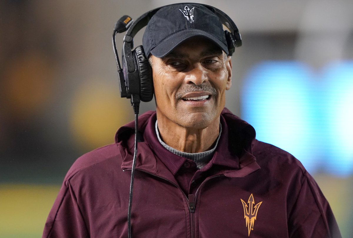 UpdateNotesX's tweet photo. Herm Edwards sobre la vida de un entrenador...

"Cuando eres entrenador,no duermes.Siempre estás pensando en cosas para mejorar.Estás pensando en tus jugadores. Siempre hay algo que puedes hacer. El trabajo nunca está hecho". https://t.co/uBjneFc8ij