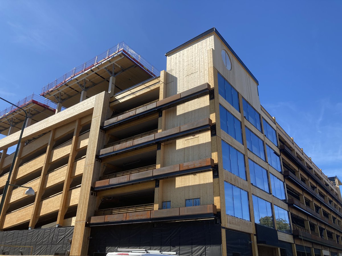 Build_in_Wood's tweet photo. 🌳🅿️🌲 Sege Park | Malmö | Sweden – a multi-storey parking garage made of wood.
👉 https://t.co/a4kYMUcTWG
📹https://t.co/4HrNDmULOo
#buildinwoodh2020 #timberfrombinder #whatiswoodwoodisgood https://t.co/p05mzZesbd