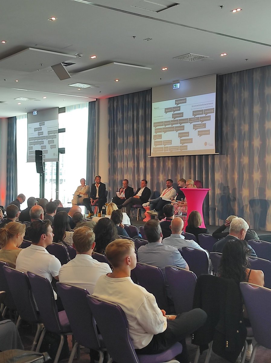 Weiter geht es mit dem Stochwort-Gewitzer der Verbände des Forum Musikwirtschaft. "Die kulturpolitische Büchse der Pandora".
#muwiko22