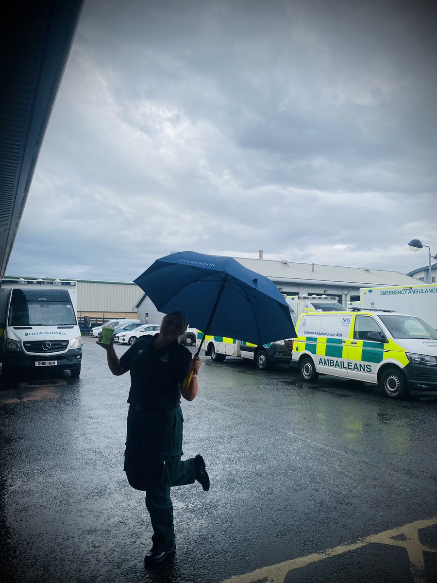 Afox_101's tweet image. On a dreich day this girl is a ray of sunshine ☀️ 

#createyourownweather #ambulancelife #studentparamedic 🚑 
@Scotambservice