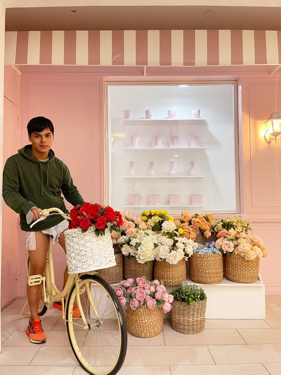 CorazonFilipina's tweet image. Turning 35 tomorrow but still looking younger than my age! Thank you so much for all the love and support mga cheche bu and cheche rat! 

📸 @gelotorzii 

#outofdrag #dragraceph #dragracephilippines