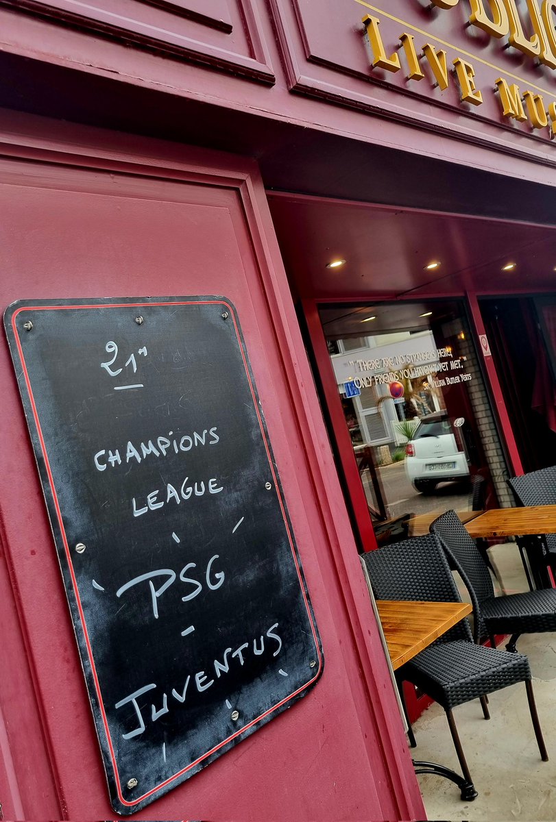 PublicHouseLive's tweet photo. ⚽️⚽️⚽️ L'équipe du Public House vous retrouve ce soir avec un match qui s'annonce haut en couleurs ! C'est reparti pour la Champions League ! 🏆🏆🏆

Attention, le pub est fermé ce midi !

#tphlive #pornichet #pornichouette #ChampionsLeague 🇺🇦 https://t.co/O3hPoJaveS