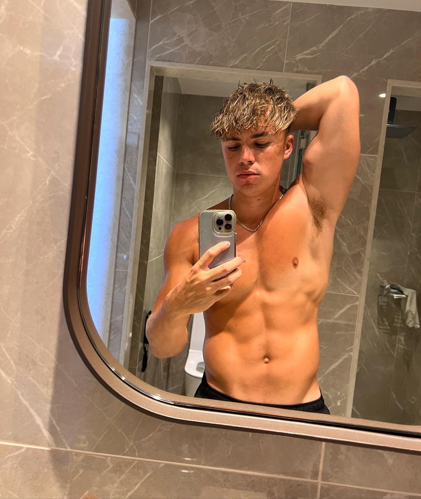 Master seb on twitter top off or top on findom cashmaster paypig