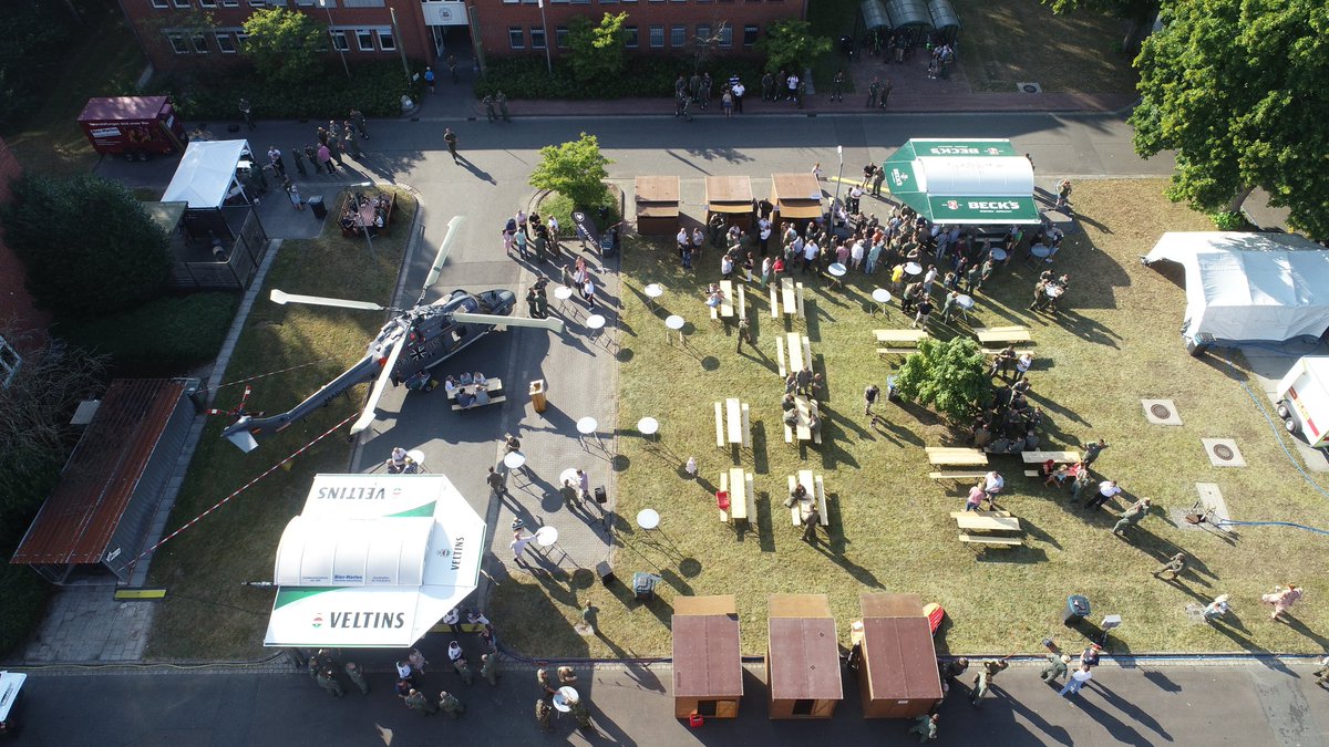SjkhGoldstein's tweet photo. Was für ein #marineflieger-Fest es war: Vorletzte Woche hat die #sealynx community endlich das 40+1-jährige Bestehen gefeiert. Vielen Dank an alle Beteiligten, v.a. der #DLRG. Es gab ein tolles Programm mit #NH90 Überflügen, Versteigerungen und sogar einem Zeitreisenden.😉🚁#FC3 https://t.co/21jxOuNptF