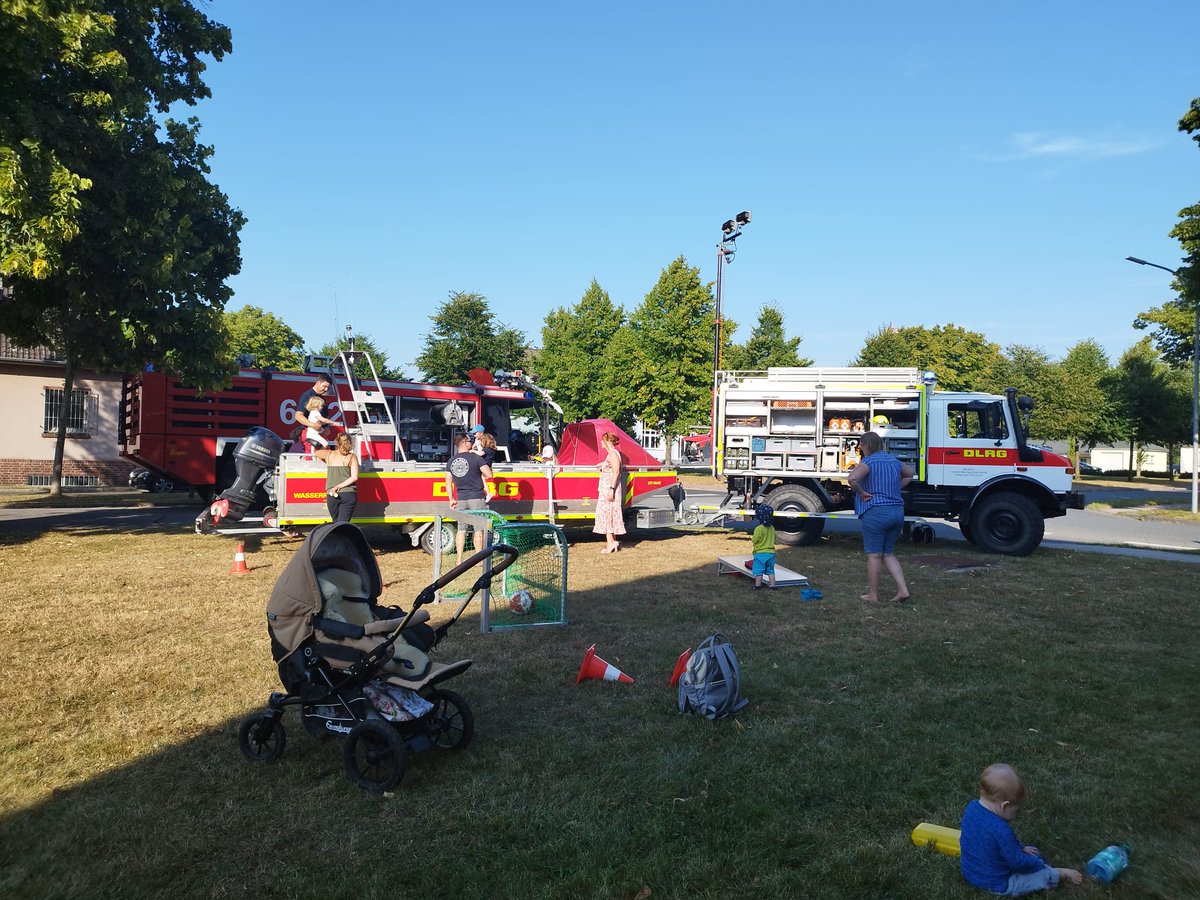SjkhGoldstein's tweet photo. Was für ein #marineflieger-Fest es war: Vorletzte Woche hat die #sealynx community endlich das 40+1-jährige Bestehen gefeiert. Vielen Dank an alle Beteiligten, v.a. der #DLRG. Es gab ein tolles Programm mit #NH90 Überflügen, Versteigerungen und sogar einem Zeitreisenden.😉🚁#FC3 https://t.co/21jxOuNptF