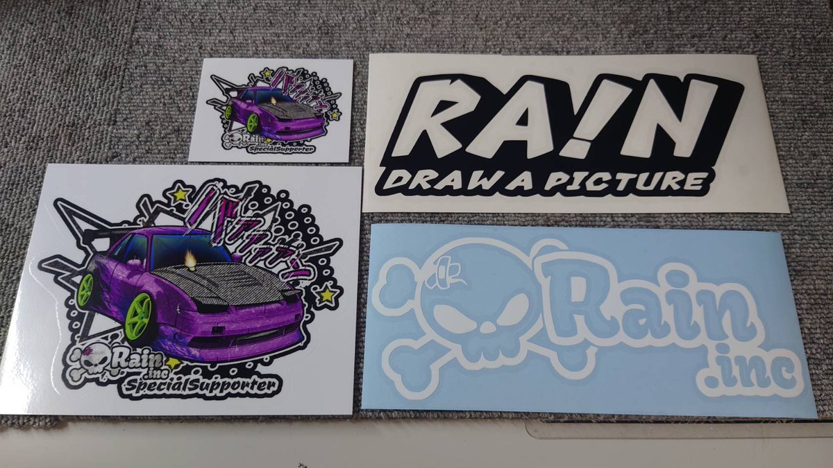 s13_penguin's tweet photo. RAINdesignさんからお手紙付きで届いた😊✨
Tシャツもステッカーも実物めっちゃカッコよ😍
これからも頑張って欲しいデザイナーさんです😊✨
#RAIN #raindesign #ステッカー #イラスト #推しのデザイナー https://t.co/07EiKxZw8d