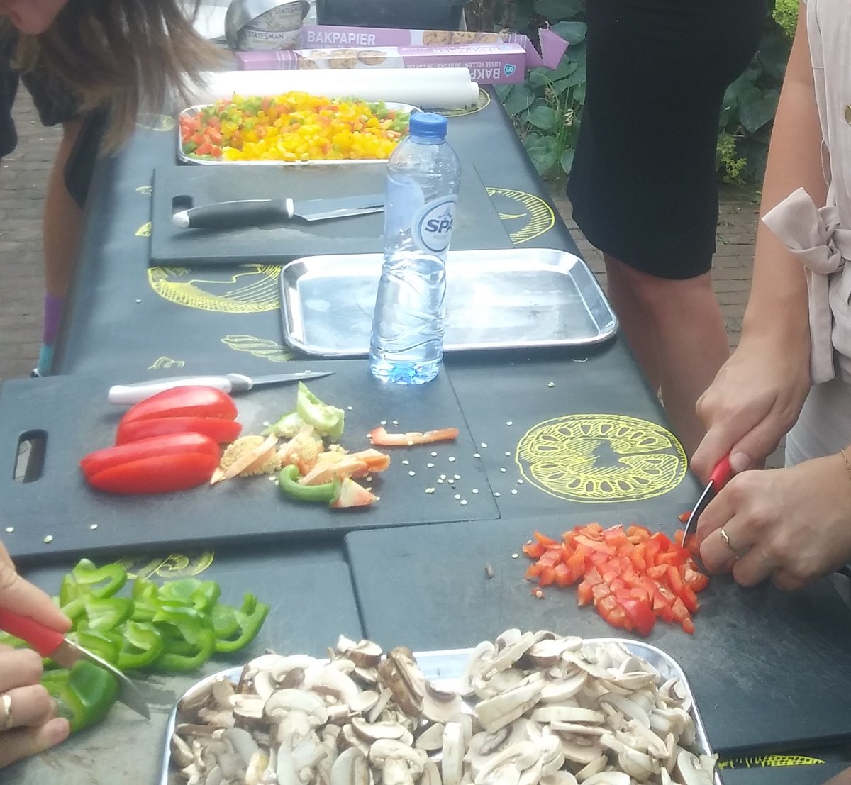 verweijanpieter's tweet photo. #nagenieten van de #startdag van @chatmetchris en @VoorkomNL:

-#samen met alle #trainers, #planners, etc. nadenken over onze missie, 
-#workshops,
-zeepkisttoespraken, 
-eten met https://t.co/3WQfambY6B @stegehuis, 
-#boksen met #ervaringsdeskundigen van @dehoopggz...

#bekaf https://t.co/z4SO2PJizy