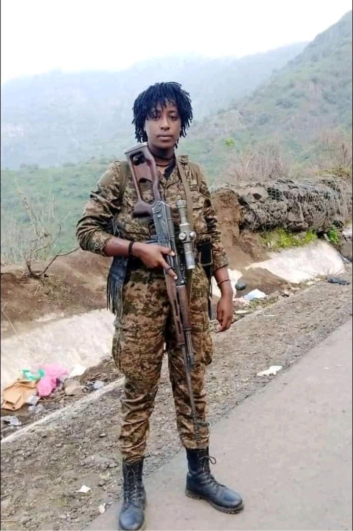Fikire_D's tweet photo. #ጀግኒት‼️
በሰቆጣ ግንባር የጁንታውን ምሽግ ከደረማመሱ #ሴት_የሠራዊታችን_አባላት አንዷ ነች!! https://t.co/RsOYWqmAut