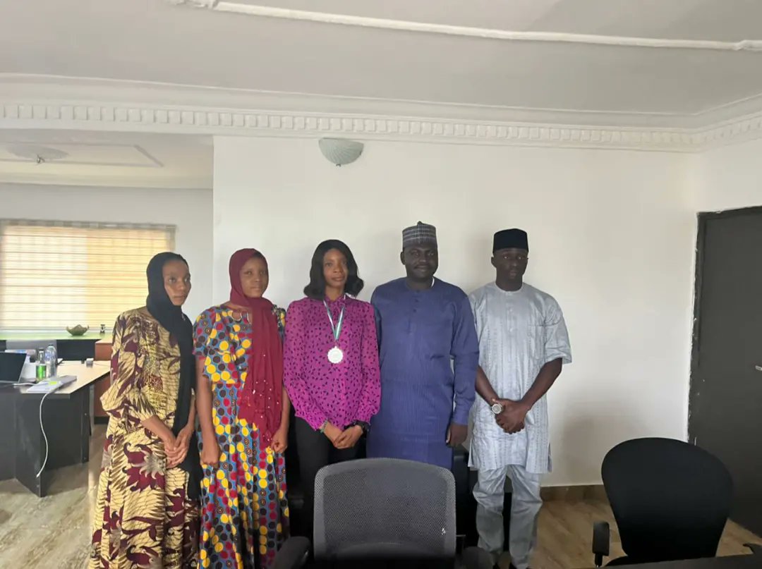 _HIHub's tweet photo. Arewa youth Advocacy for good governance (AYAGG) presenting AWARD OF EXCELLENCE to the founder of Harmony innovation hub as an icon of humanitarian service. 

Recieved by the hub manager on behalf of the founder 
#harmonyinnovationhub https://t.co/odURxyRxFT