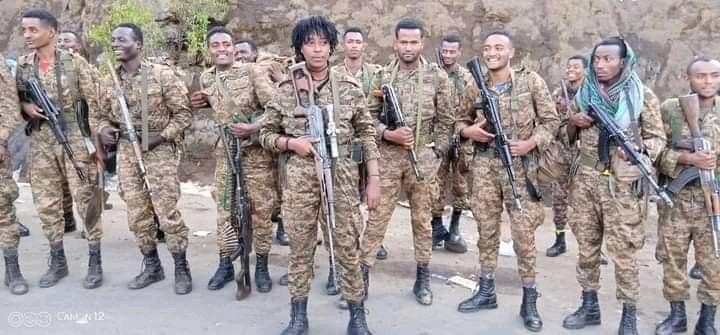 Fikire_D's tweet photo. #ጀግኒት‼️
በሰቆጣ ግንባር የጁንታውን ምሽግ ከደረማመሱ #ሴት_የሠራዊታችን_አባላት አንዷ ነች!! https://t.co/RsOYWqmAut