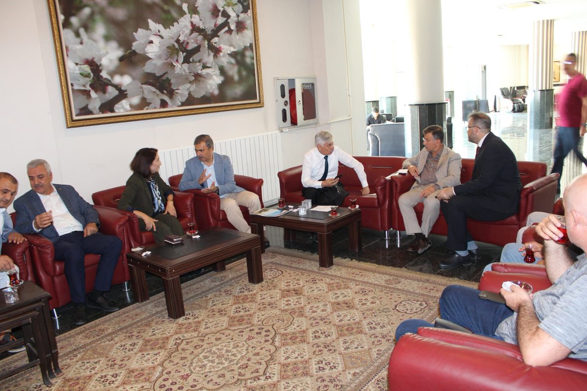 malicevheri's tweet photo. Milletvekilimiz @gulenderacanal,İl Milli Eğitim Müdürümüz Fevzi Kurt,TSO Başkanı @iHalilPeltek ve İlahiyat Fakültesi Dekanı  Celil Abuzer ile birlikte Özel Meslek Liseleri Konfederasyonu’n Gaptem’de  düzenlemiş olduğu programa katıldık. https://t.co/y3H9YCDK4f