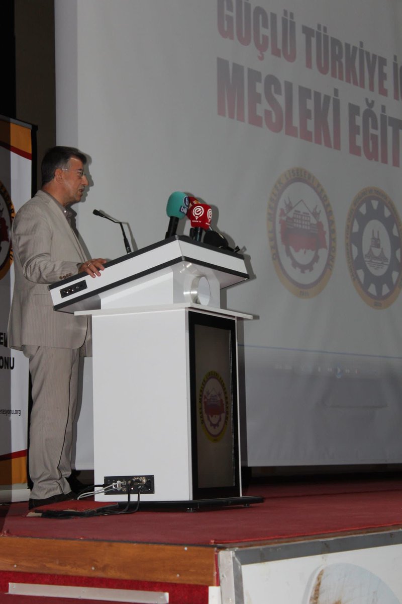 malicevheri's tweet photo. Milletvekilimiz @gulenderacanal,İl Milli Eğitim Müdürümüz Fevzi Kurt,TSO Başkanı @iHalilPeltek ve İlahiyat Fakültesi Dekanı  Celil Abuzer ile birlikte Özel Meslek Liseleri Konfederasyonu’n Gaptem’de  düzenlemiş olduğu programa katıldık. https://t.co/y3H9YCDK4f