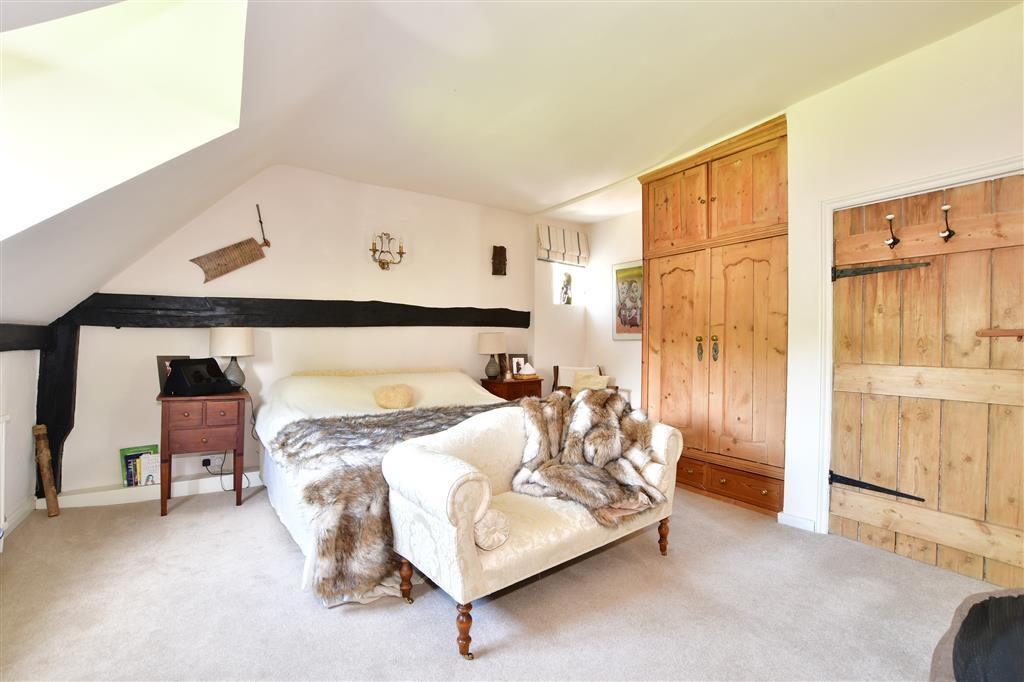 MyMoveTracker's tweet photo. 🛏️ 4 bedrooms⁠
💷 £895,000⁠
📌 Copthorne Rd, East Grinstead, RH19⁠
🔑Marketed by Garnham H Bewley⁠
⁠
Stunning 4 bedroom family home which has undergone complete modernisation, incorporating an extension creating spacious accommodation. ⁠#forsale #properties #realestate⁠ https://t.co/Uto0Lunkes