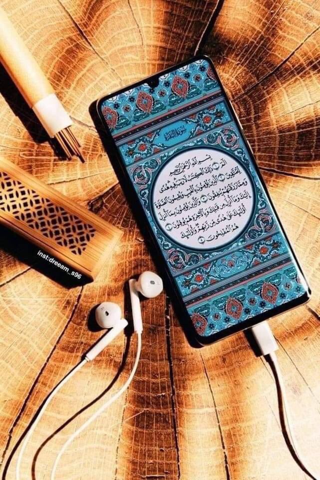 #_بِـ_الـمُنَاسَبَـــة
،
 كثرة سماع القُرآن يرمّم النفس البالية، ويجمع القلب المُشتّت، ويملأ الجوف الفارغ.
سُبْحَانَ اللَّه، وكأن القُرآن يَسْرِي بداخلنا ليَبْني ما هدَمه الشيطان وما حطَمَه الناس.

فالحَمدُ للَّهِ الذي أَنزَلَ عَلى عَبْدِهِ الكِتَاب.
،