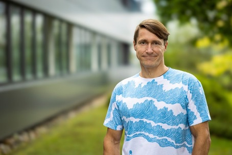 A fundamental research approach pioneered by EMBL group leader Theo Alexandrov has just been awarded an ERC Proof of Concept grant. 

The grant will allow Alexandrov to explore its commercial promise for boosting drug discovery and precision medicine.

embl.org/news/lab-matte…