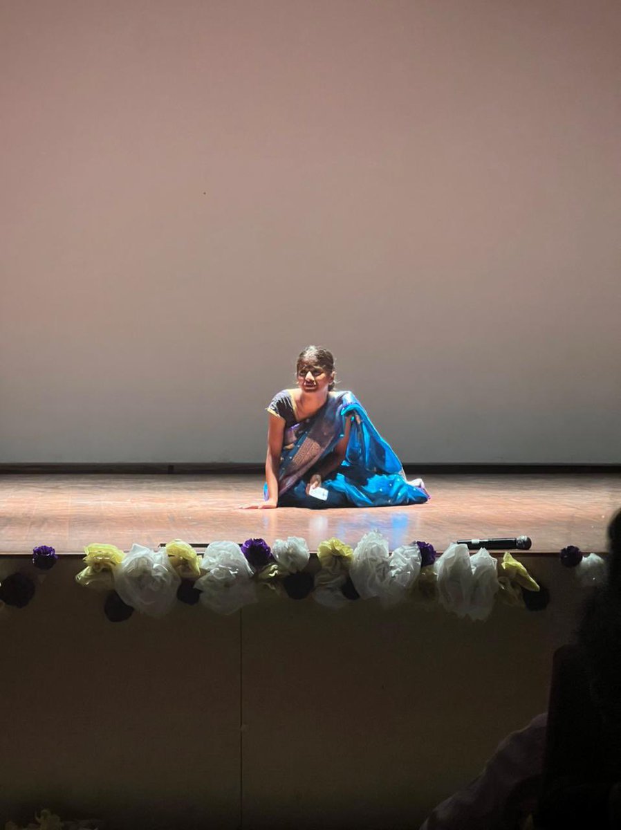 SrcaswD's tweet photo. An impeccable skit, presented by Mukhauta-the Drama Society of @SrcaswD collaborating with the energetic and zealous performance of the Dance Society- Ahaarya, left the audience with goosebumps
#RajguruDayCelebration
#ConvocationSRCASW
@DrPayalmago
@Jasmine441
@Sanjeev_aap https://t.co/rWlR0g9MYb