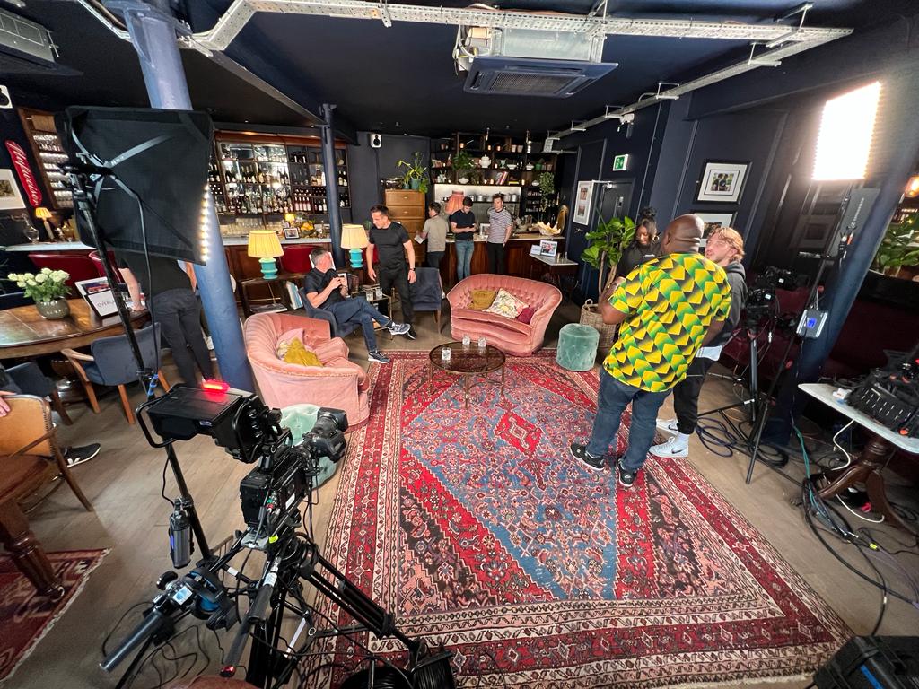 bubblefilmsLIVE's tweet photo. Great day filming #garyneville #theoverlap for #Buzz16 in Manchester. https://t.co/y6NERhuiln