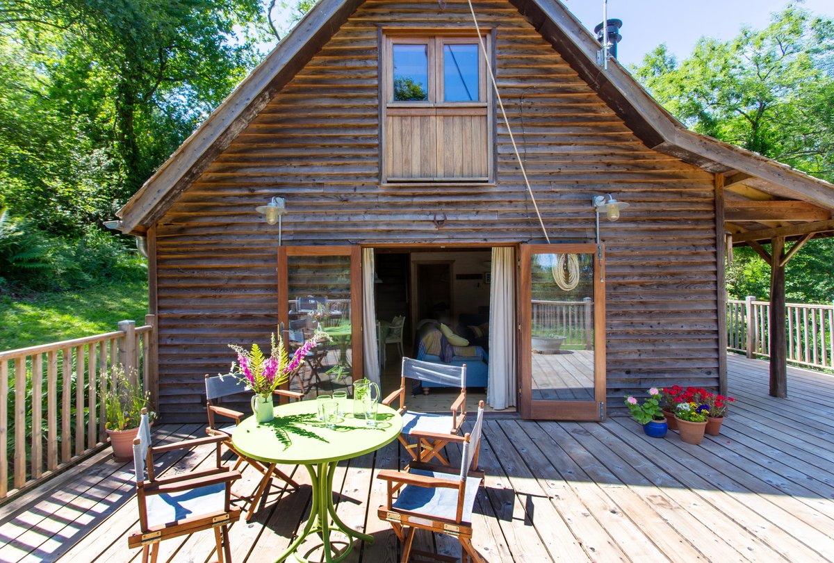 TheHolidayCots's tweet photo. thecabin@greensleeves offers magical self-catering accommodation at the top of the Harcombe Valley. Don't miss out on their availability from 30th Sept-10th Oct.
๐Sleeps 1-4
https://t.co/i5ztsjCsHi
#Harcombe #LymeRegis #Dorset #SelfCatering #Magical #Unique #Beach #Availability https://t.co/ib2fdbCzJh