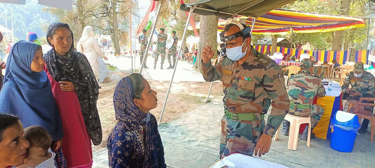 NorthernComd_IA's tweet photo. "Help one another; there’s no time like the present &amp; no present like time."

#IndianArmy organised a multispeciality #medical camp at Dudu, #Udhampur; benefitting 1700 people &amp; providing facilities of X-Ray, Ultrasound &amp; Lab investigation, rare in the far flung areas.

#WeCare https://t.co/kHUze3anUE