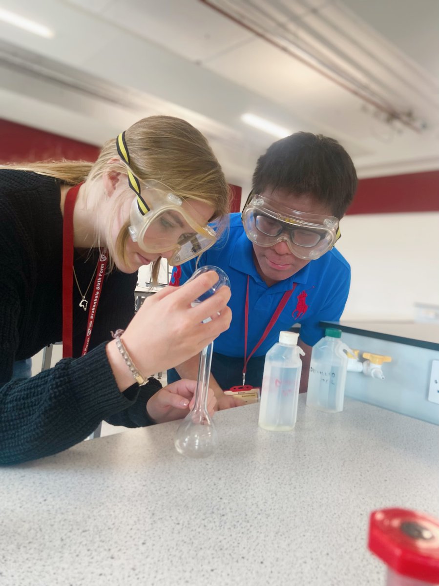 Brakenhale's tweet photo. Practical lessons are well underway! Here are some snaps from Mrs Powell's Year 12 Chemistry lesson this morning.
#teambrakenhale #startingwithabang
@GreenshawTrust @MrsPow_SciSLT https://t.co/6zkGjbobwQ