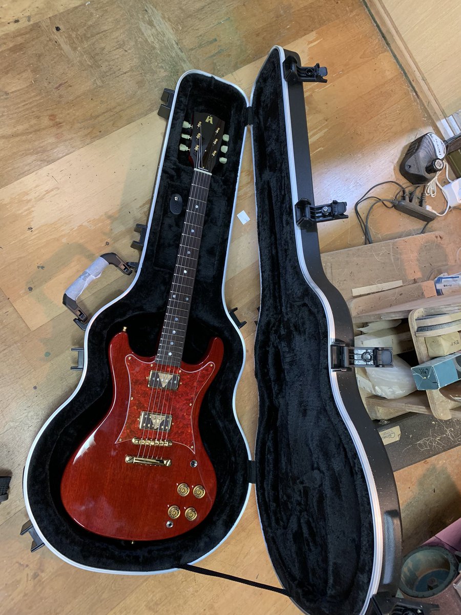 coenzaimer's tweet photo. @JoePerry I made #joeperry’s guitar
I first craft guitar
I want to give to Joe
I came to boston!!!
@JoePerry @IamStevenT @THaerosmith @Whitford1Brad @joeykramer @Aerosmith 
#Aerosmith#Aerosmith50YeareLive
#SendMemeyourthoughts
#ReachGuitarToJoeprrry #Fenwaypark #Sep8th https://t.co/RFlPvzdnFs